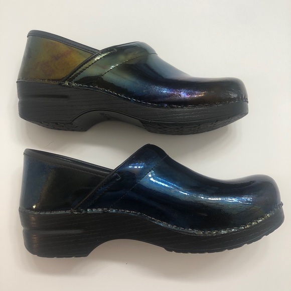 Dansko no slip patents leather nurse clogs - Picture 7 of 7